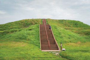 Cahokia-Mounds-Stairway_301072029